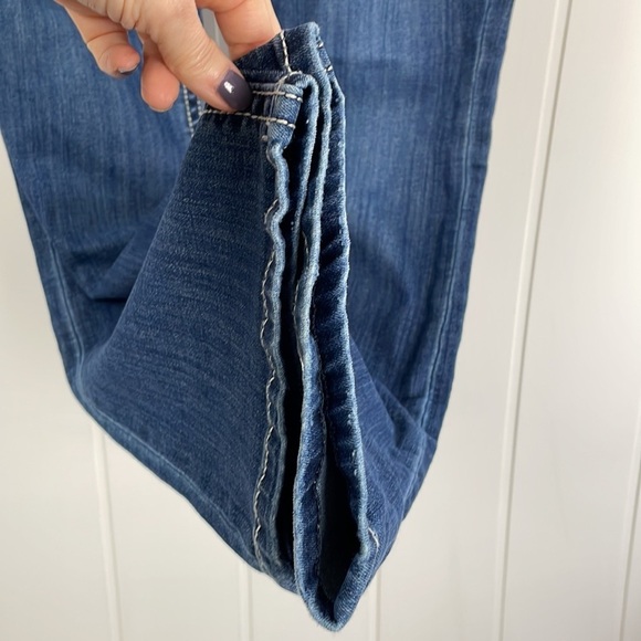 Express Barely Boot Mid Rise Jean Women's 14 Short Five Pocket Styling Comfy - Picture 6 of 14